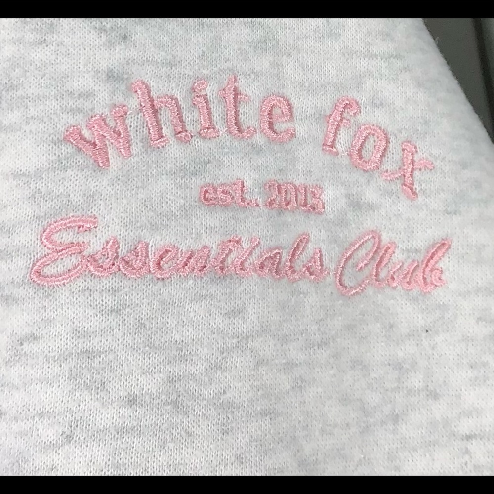 White Fox SPELLOUT Logo Sweatshirt STAINED